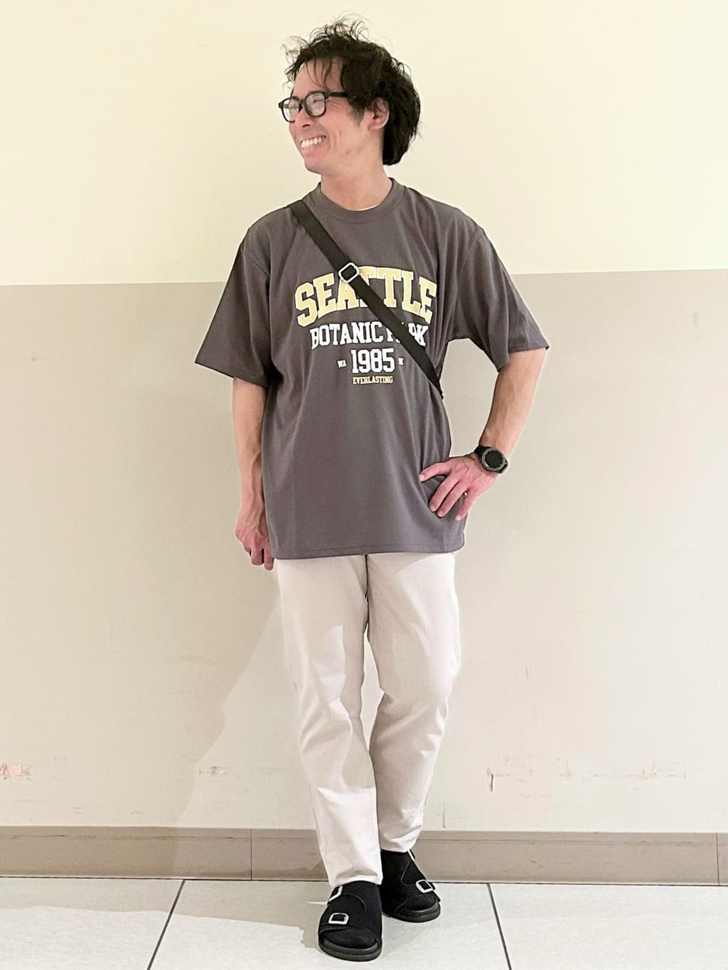 KENJI Iさんの「THE SHOP TK｜カレッジロゴ半袖Tシャツ /親子リンク/洗濯機OK」を使ったコーディネート