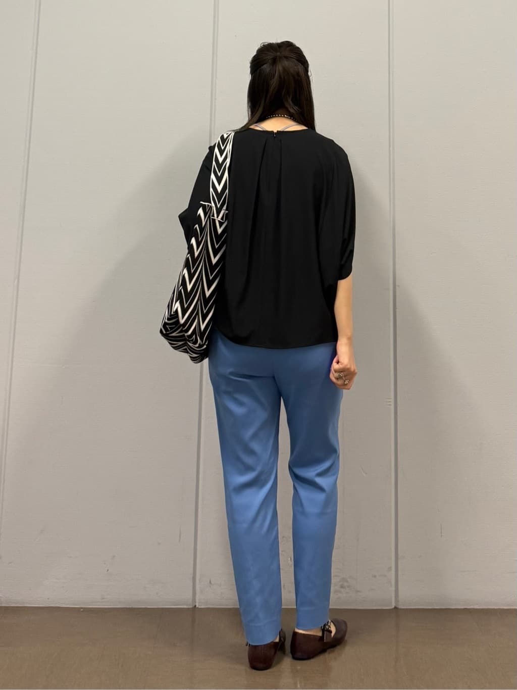 mizukiさんの「INDIVI｜【体型カバー/SETUP可能】ジョーゼット　ドルマンブラウス」を使ったコーディネート