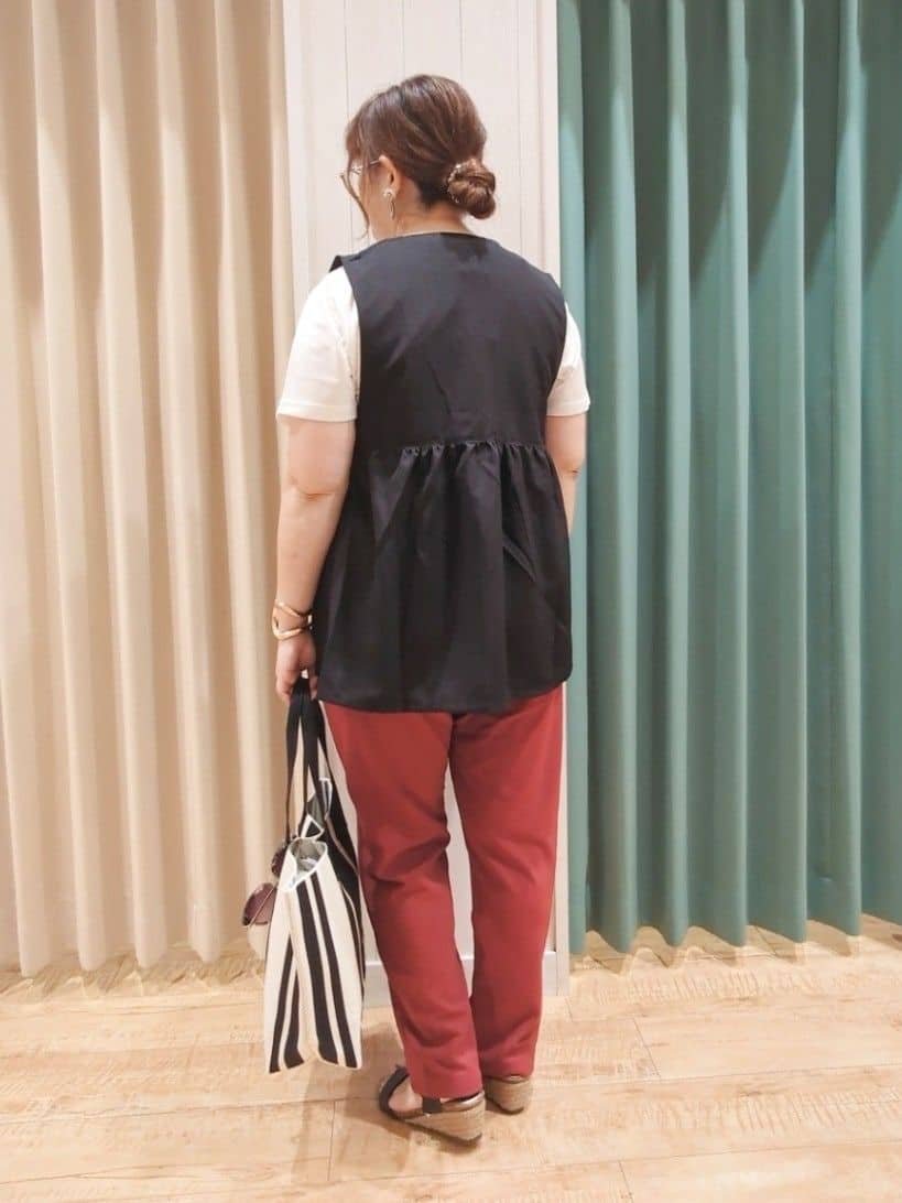タガさんの「SHOO･LA･RUE｜【セットアップ可】さらりと軽やかに ダブルジップ麻調ジレ」を使ったコーディネート