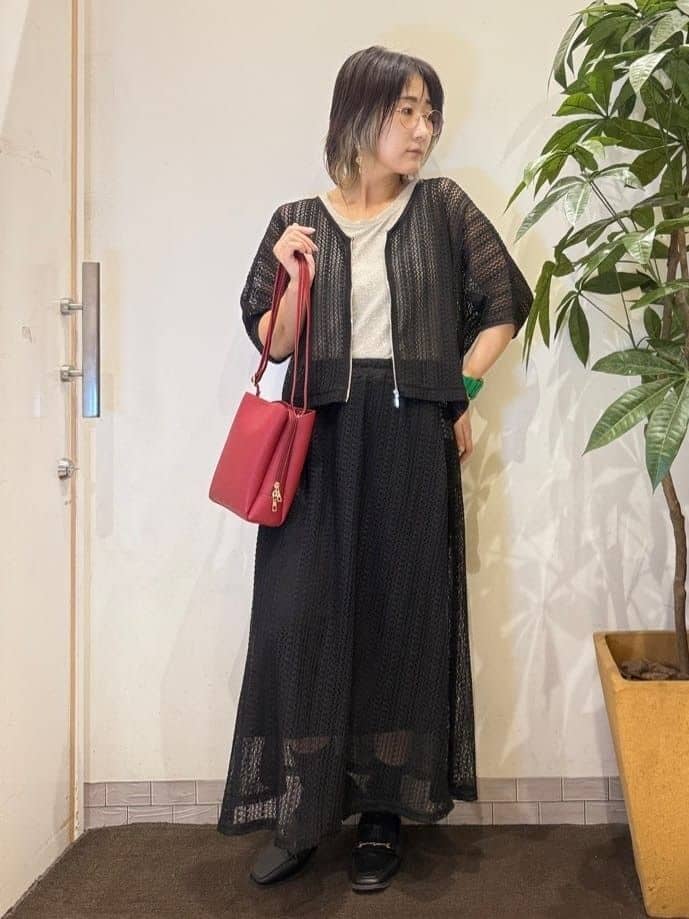 misakiさんの「SHOO･LA･RUE｜【洗える/S-LL】季節の変わり目に 透かし柄が涼やか ジップブルゾン」を使ったコーディネート