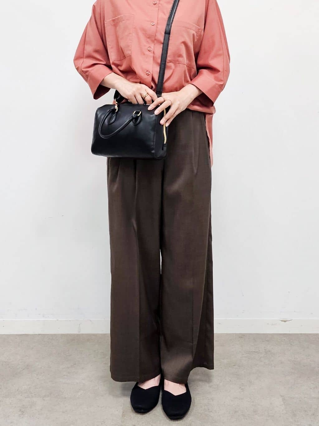 ゆゆさんの「SHOO･LA･RUE｜【S-LL/洗濯後しわになりにくい】コットン風 前あきドルマンブラウス」を使ったコーディネート
