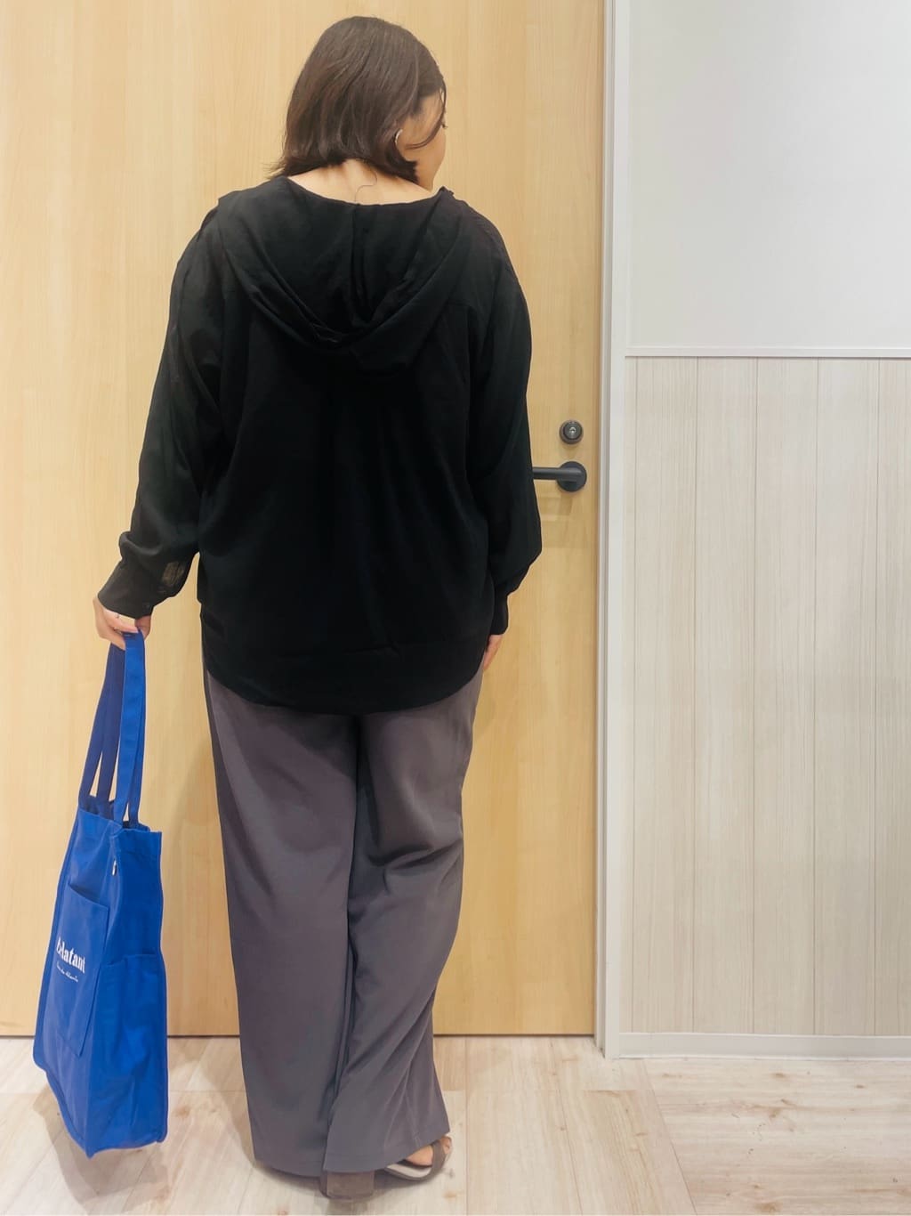 すーさんの「SHOO･LA･RUE｜【S-LL/ストレッチ】脚のラインを拾いにくい スマートワイドパンツ」を使ったコーディネート