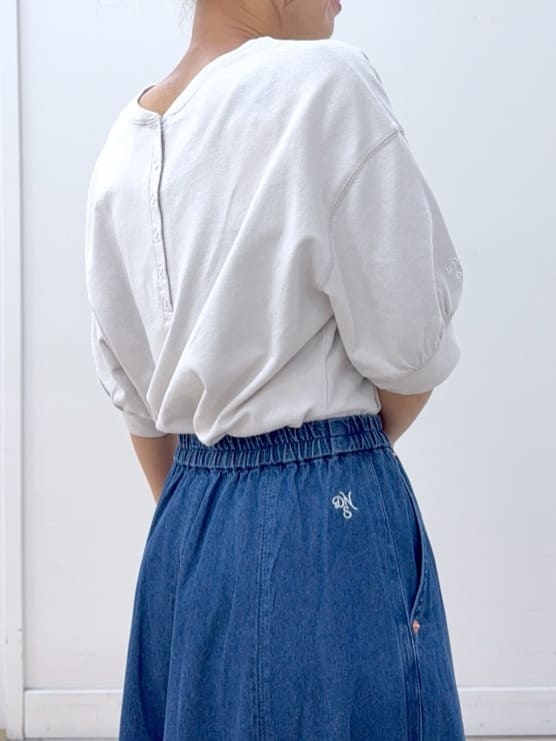 Osawaさんの「Dessin｜【360度可愛い/前後2WAY/洗える】ライトコットンヘンリーカットソー」を使ったコーディネート
