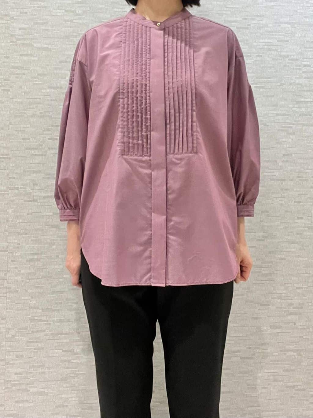 marikoさんの「Reflect｜【程よいゆとり感／体型カバー】ピンタックデザインシャンブレーブラウス」を使ったコーディネート