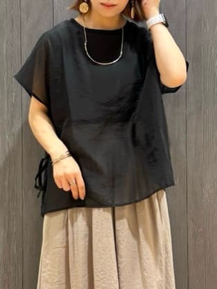 meiさんの「SHOO･LA･RUE｜【洗える/S-LL】上品なシアー感 レイヤード風トップス」を使ったコーディネート