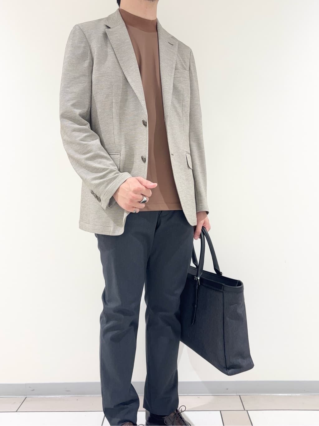 及川さんの「TAKEO KIKUCHI｜【COOL CITY WEAR】モックネック プルオーバー /接触冷感」を使ったコーディネート