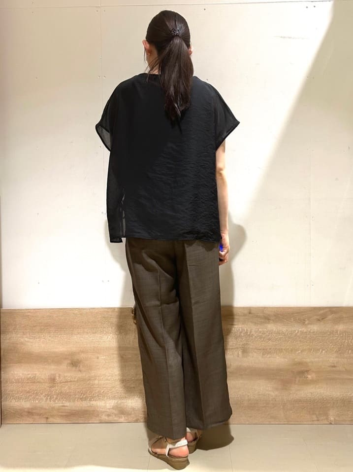 花さんの「SHOO･LA･RUE｜【洗える/S-LL】上品なシアー感 レイヤード風トップス」を使ったコーディネート