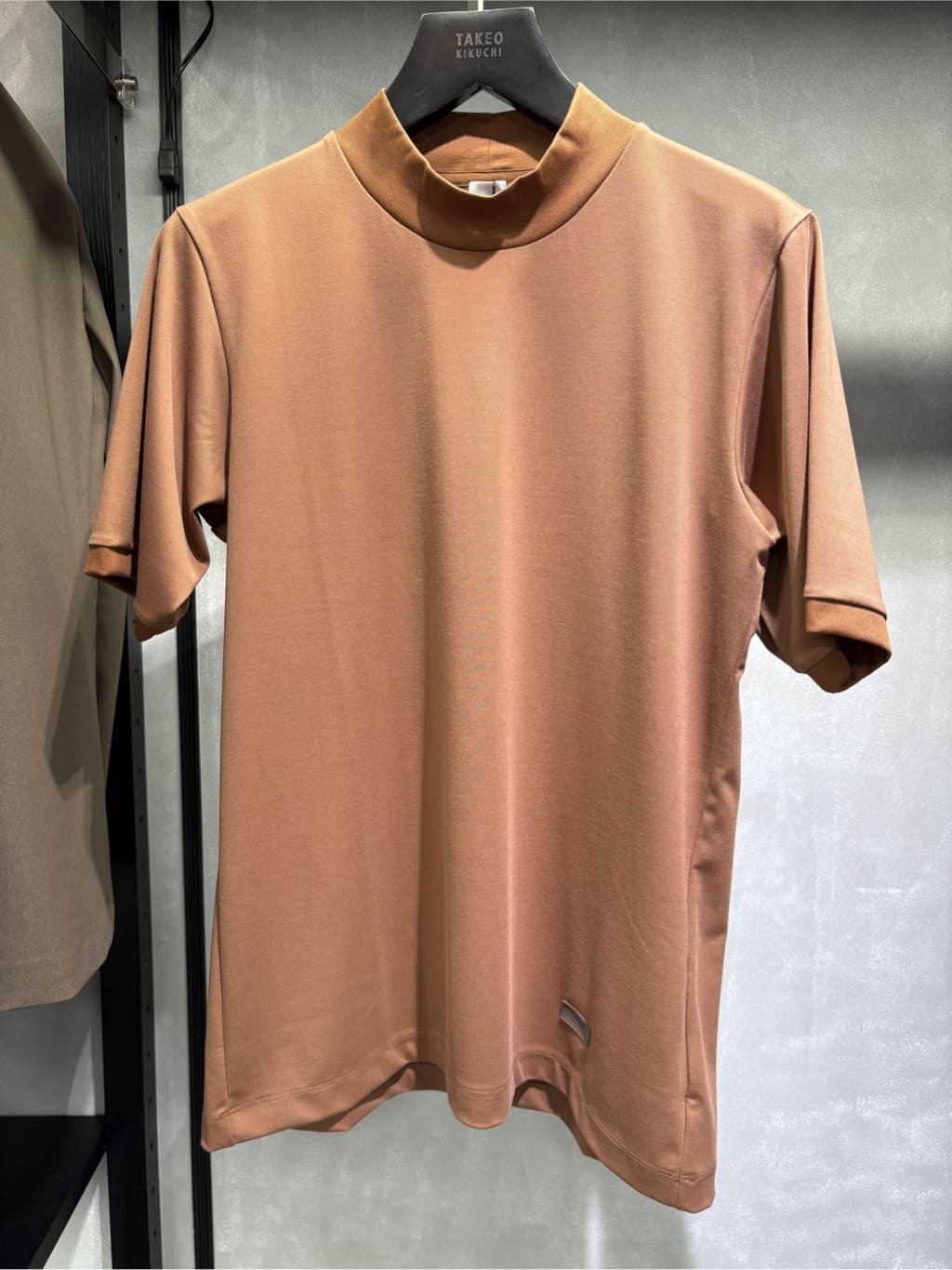 s___sさんの「TAKEO KIKUCHI｜【COOL CITY WEAR】モックネック プルオーバー /接触冷感」を使ったコーディネート