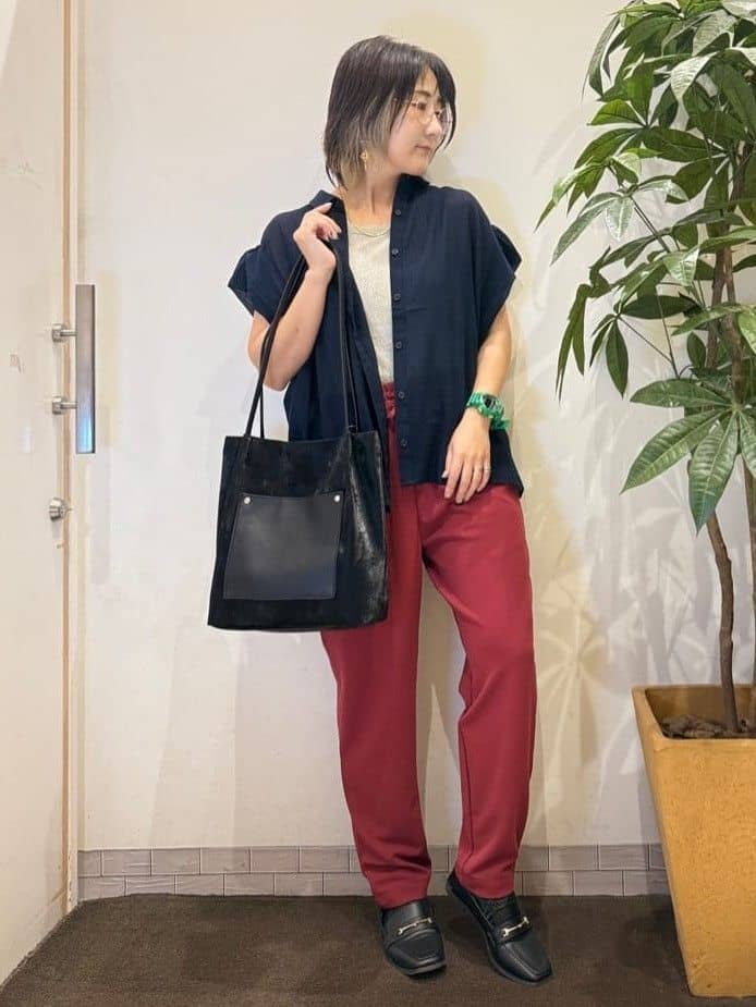 misakiさんの「SHOO･LA･RUE｜【S-LL】さらシャリコットン 上品なシアー感のデザインシャツ」を使ったコーディネート