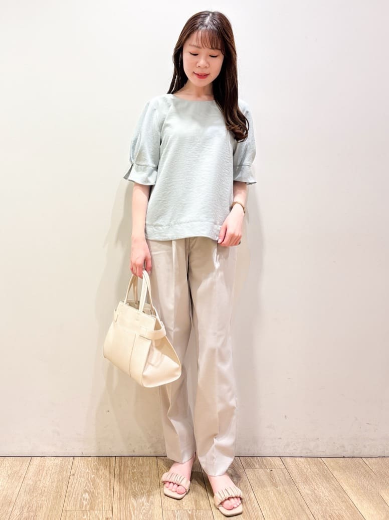 ayaさんの「index｜《8色展開／XS-LLサイズ》タックパフスリーブブラウス【洗濯機洗い可／吸水速乾／防シワ／抗ピル】」を使ったコーディネート