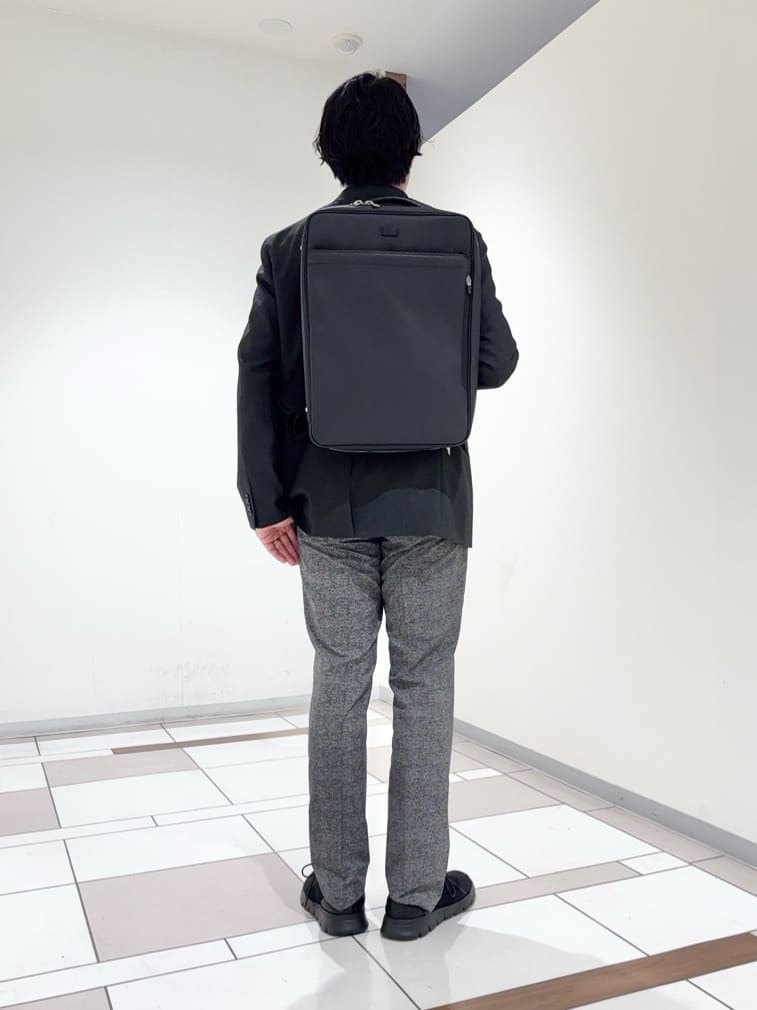 及川さんの「TAKEO KIKUCHI｜【抗菌防臭】COOL DOTS（R）ドビープリント パンツ」を使ったコーディネート