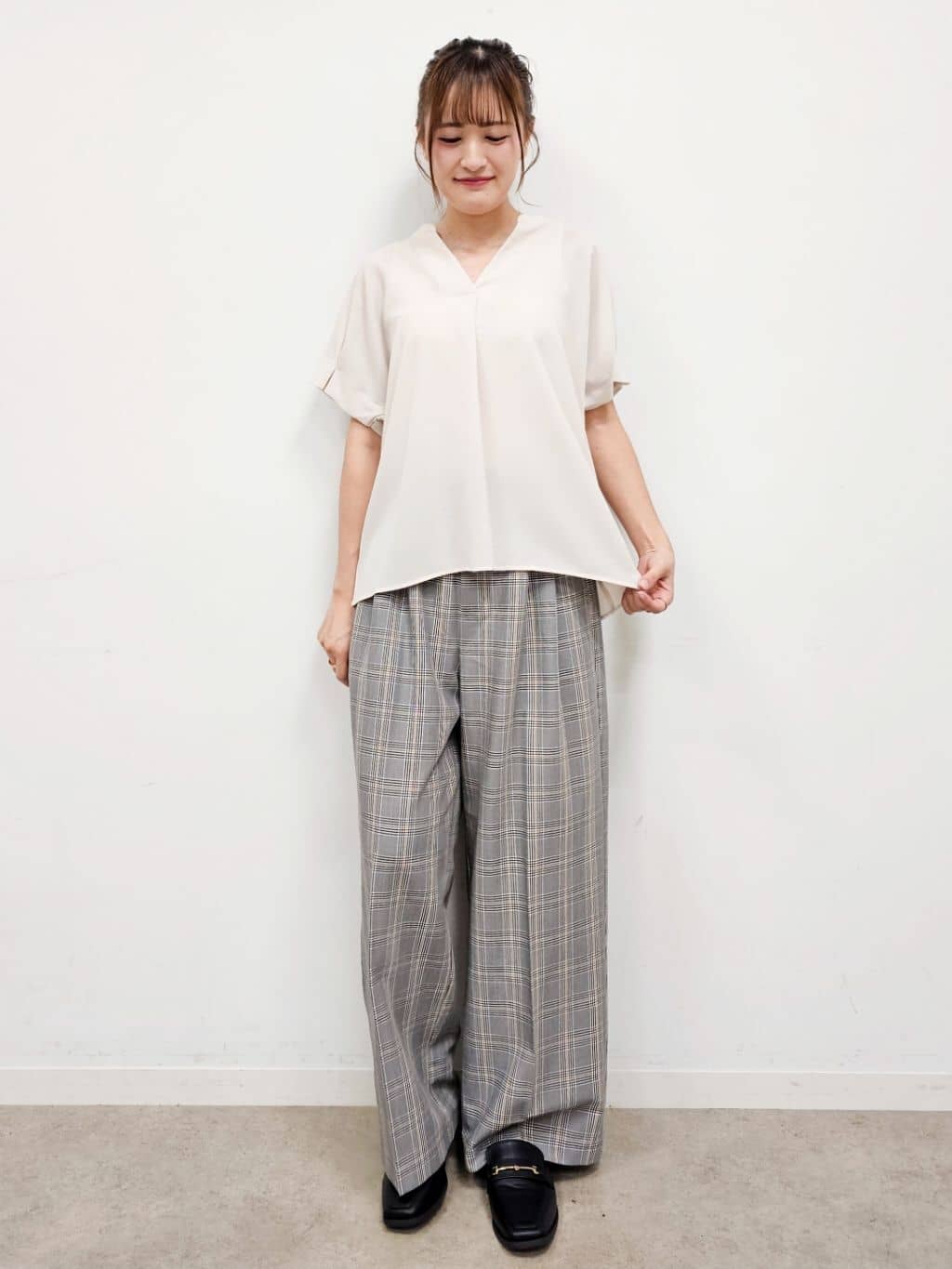 ゆゆさんの「SHOO･LA･RUE｜【S-LL/セットアップ可/ひんやり】きちんと見えで上品 お袖タック スキッパーブラウス」を使ったコーディネート
