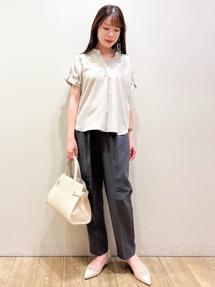 ayaさんの「index｜《7色展開／XS-LLサイズ》タックスリーブスキッパーブラウス【洗濯機洗い可／吸水速乾／抗ピル／防シ」を使ったコーディネート