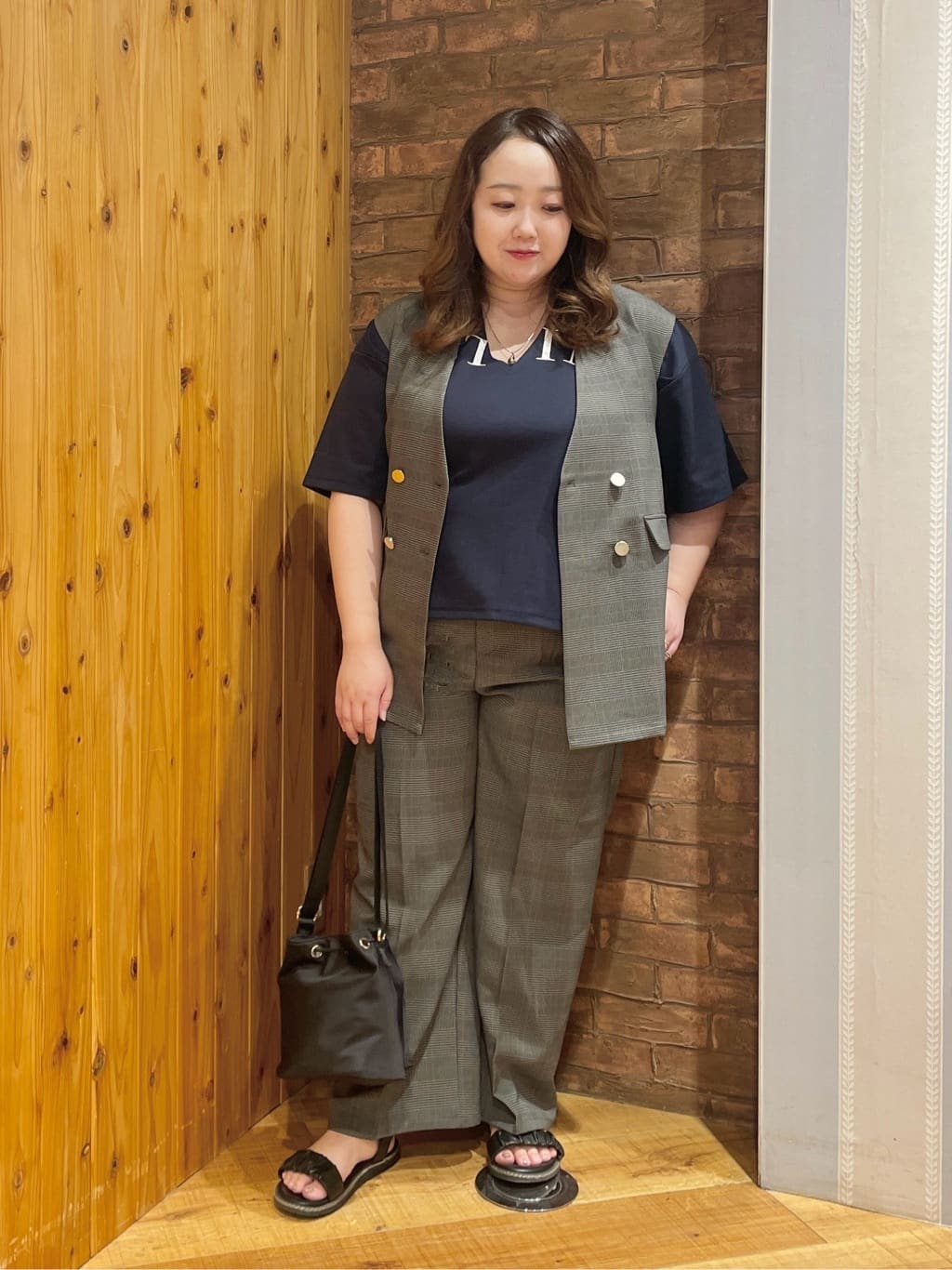Risaさんの「SHOO･LA･RUE｜【S-LL/セットアップ可/洗濯後しわになりにくい】ダブルベスト」を使ったコーディネート