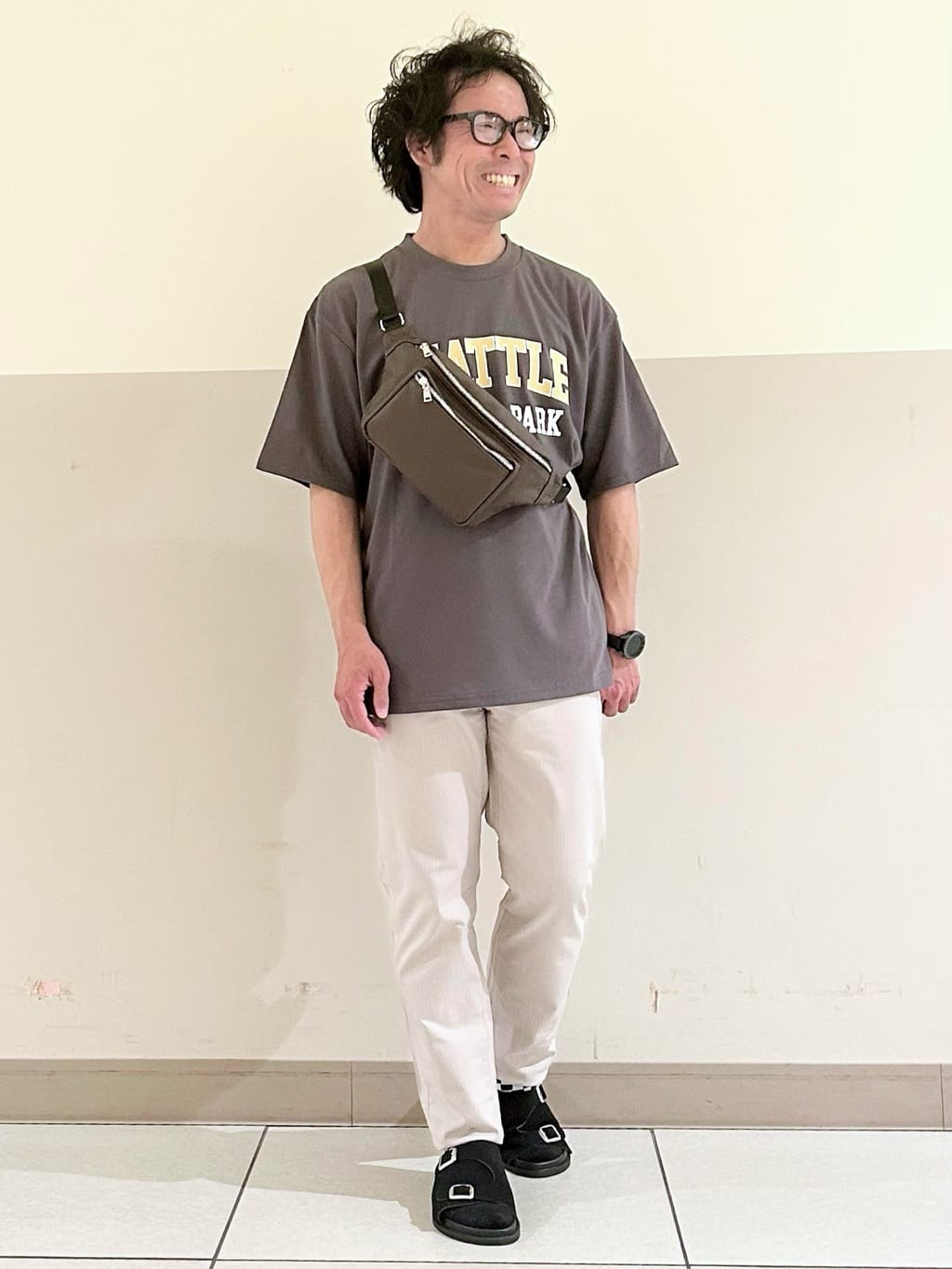 KENJI Iさんの「THE SHOP TK｜カレッジロゴ半袖Tシャツ /親子リンク/洗濯機OK」を使ったコーディネート