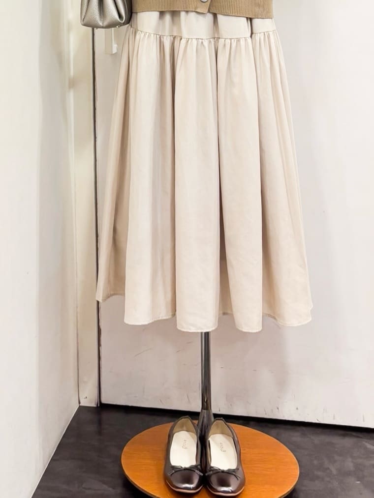 yukariさんの「grove｜最終お値下げ！！【人間工学】つつまれフィットバレエシューズ （抗菌防臭加工裏地使用）」を使ったコーディネート