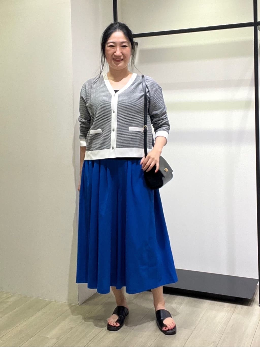 TOMOMIさんの「INDIVI｜【軽く羽織れる/洗える】ジャケット風カーディガン」を使ったコーディネート
