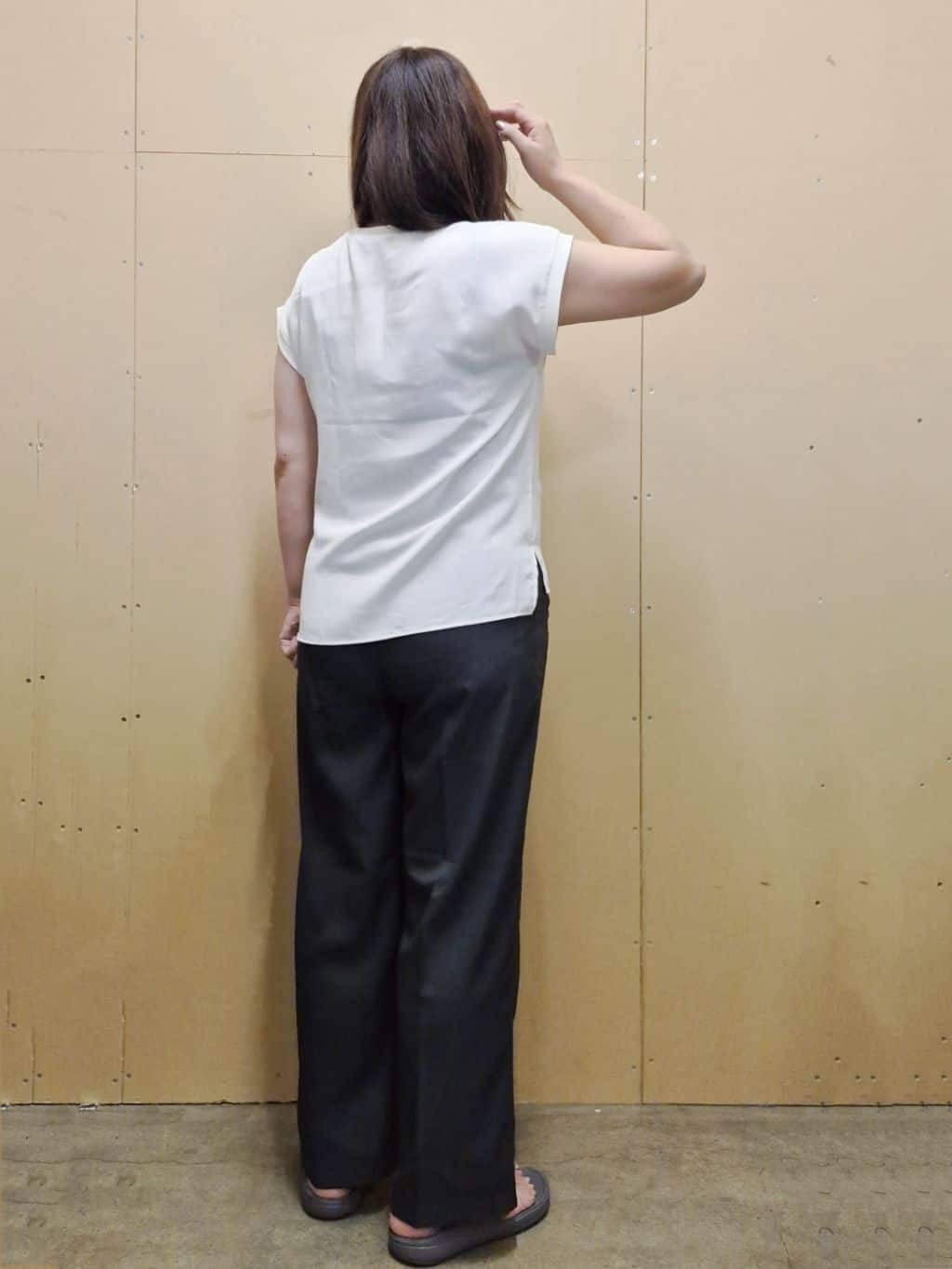 ひさえさんの「THE SHOP TK｜麻調ピンタックワイドパンツ【洗濯機OK】」を使ったコーディネート