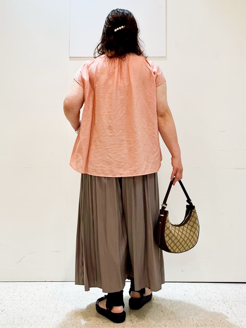kimmyさんの「Reflect｜【二の腕さりげなくカバー】バンドカラーブラウス」を使ったコーディネート