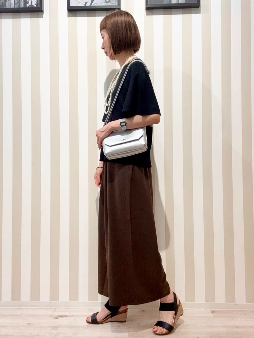 まつこさんの「SHOO･LA･RUE｜【セットアップ可/ひんやり】下半身カバーにも タックスカーチョ」を使ったコーディネート