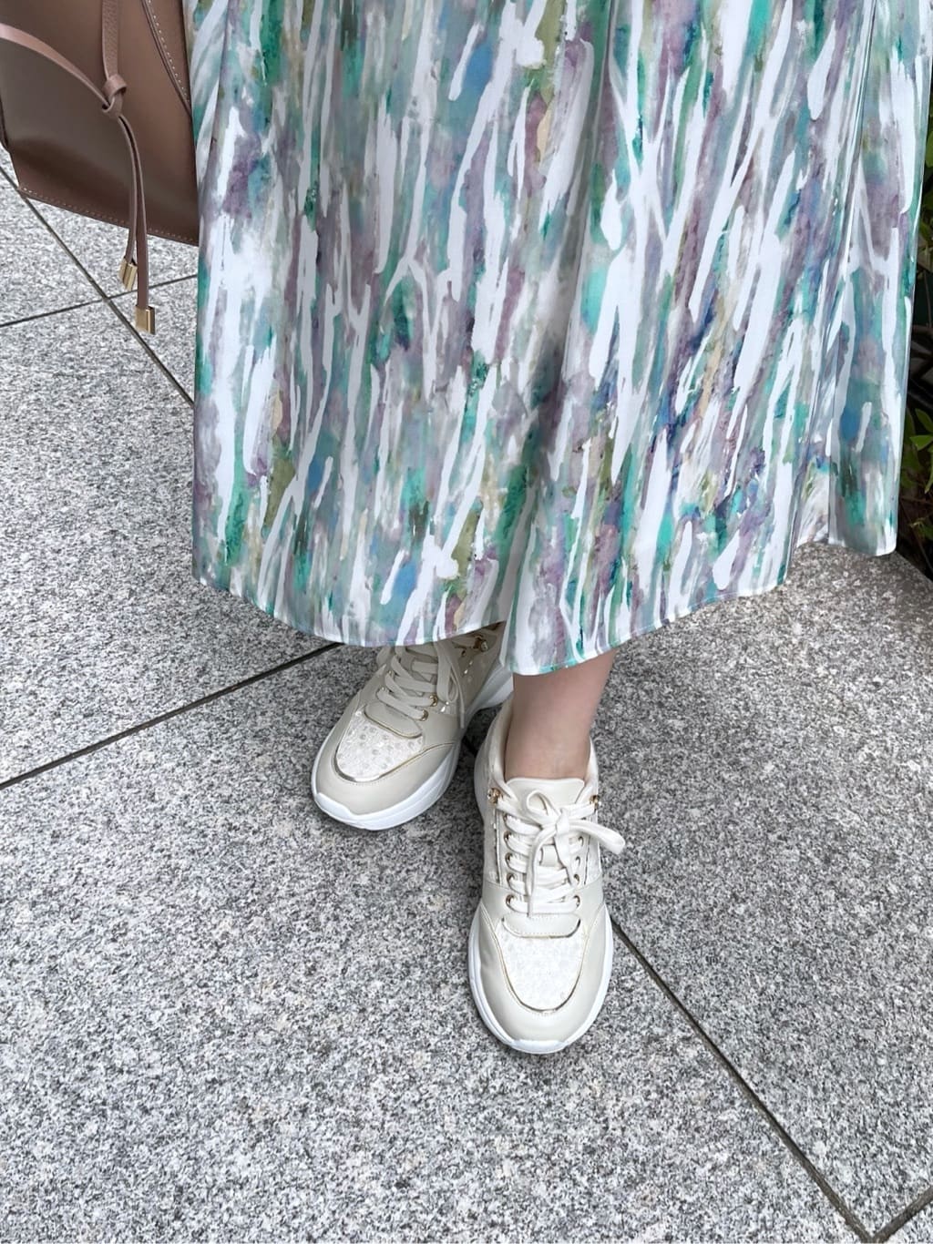 Saekoさんの「COUP DE CHANCE｜【手洗い可／日本製】プリント柄ブラウス」を使ったコーディネート