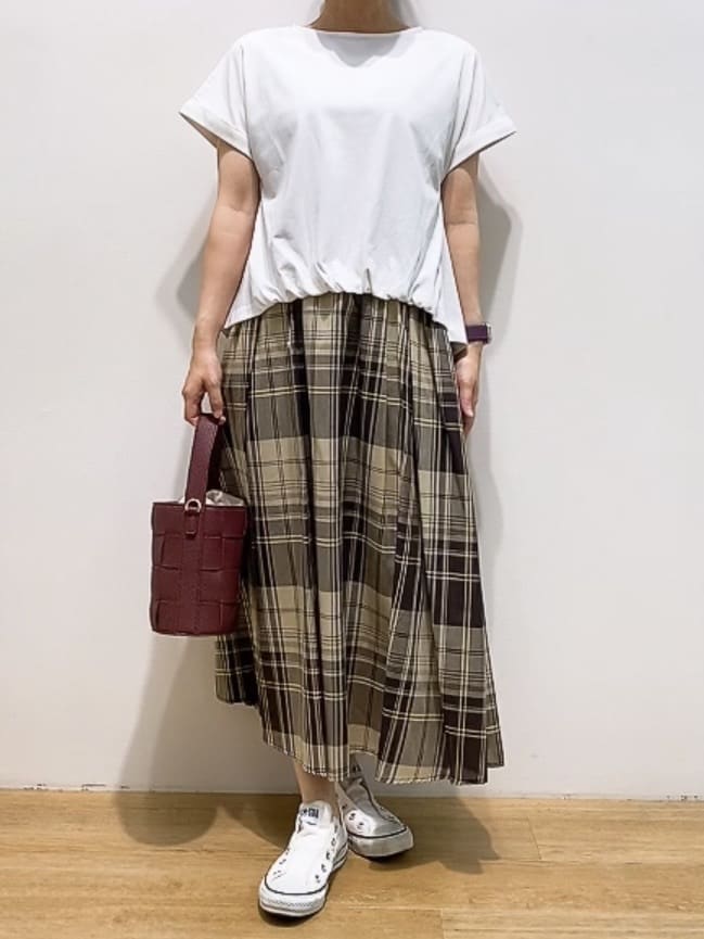 Hamaさんの「Dessin｜【二の腕カバー／UVカット】ロールアップスリーブ裾ギャザーカットソー」を使ったコーディネート