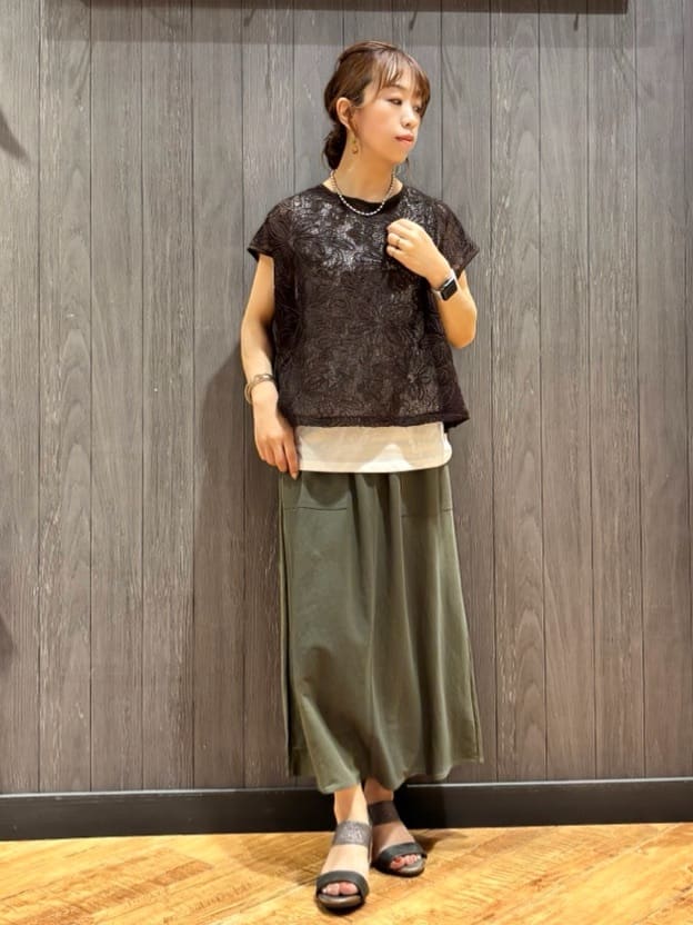 meiさんの「SHOO･LA･RUE｜【2点セット】刺繍レーストップス」を使ったコーディネート