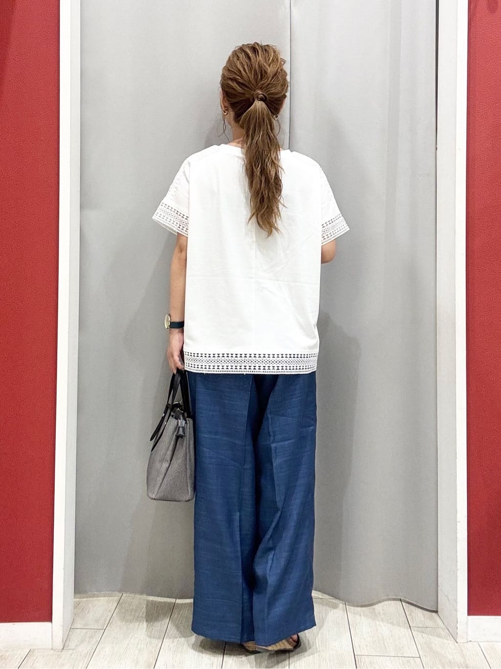 shioさんの「SHOO･LA･RUE｜【S-LL/ひんやり】インせず決まる 楽してきれいなレース付きトップス」を使ったコーディネート