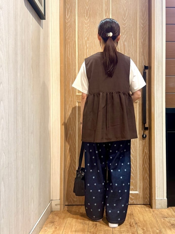 KAORIさんの「SHOO･LA･RUE｜【セットアップ可】さらりと軽やかに ダブルジップ麻調ジレ」を使ったコーディネート