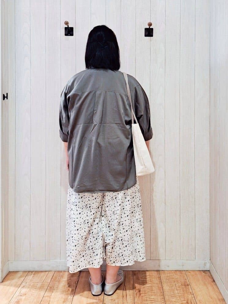 kotomiさんの「SHOO･LA･RUE｜【S-LL/洗濯後しわになりにくい】コットン風 前あきドルマンブラウス」を使ったコーディネート
