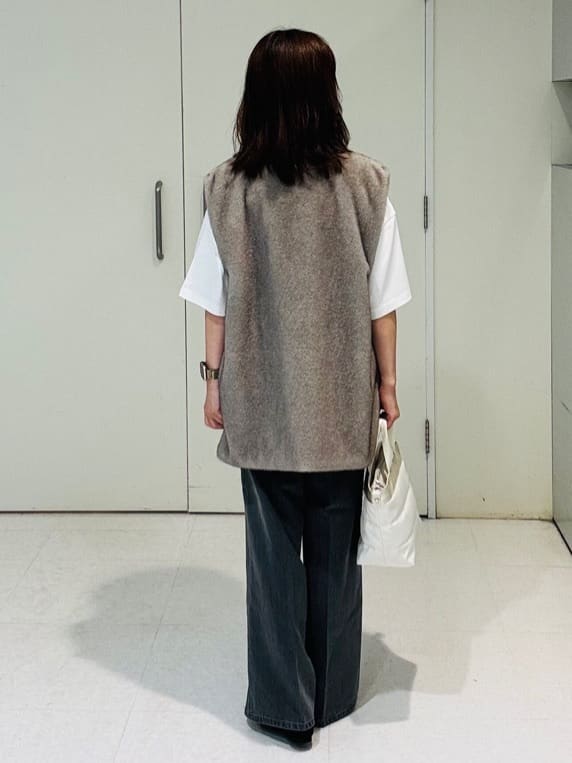 makiさんの「UNTITLED｜【コットン100/ゆったり/ショート丈/洗える】ベロアロゴTシャツ」を使ったコーディネート