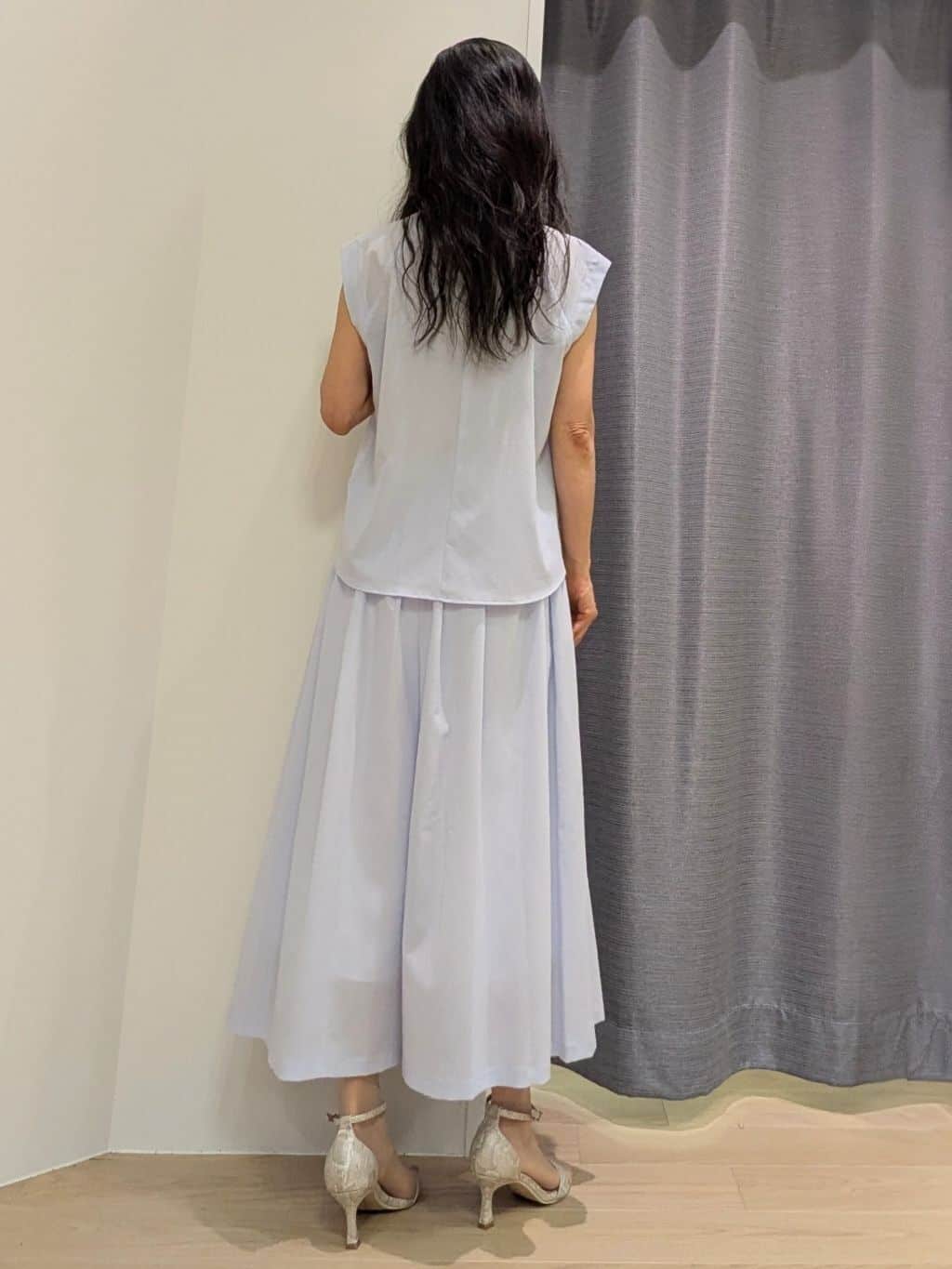 miiさんの「INDIVI｜【クールエアー素材／UVケア／セットアップ可能】エアリーフレアパンツ」を使ったコーディネート