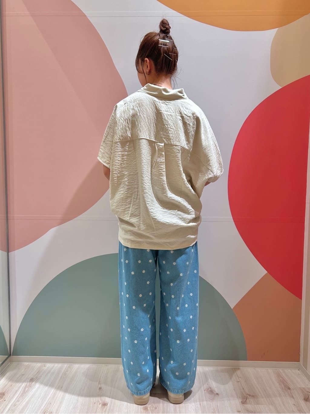 末っ子さんの「SHOO･LA･RUE｜【洗える/S-LL/5分袖】1枚でも羽織としても。さらさらドレープシャツ」を使ったコーディネート