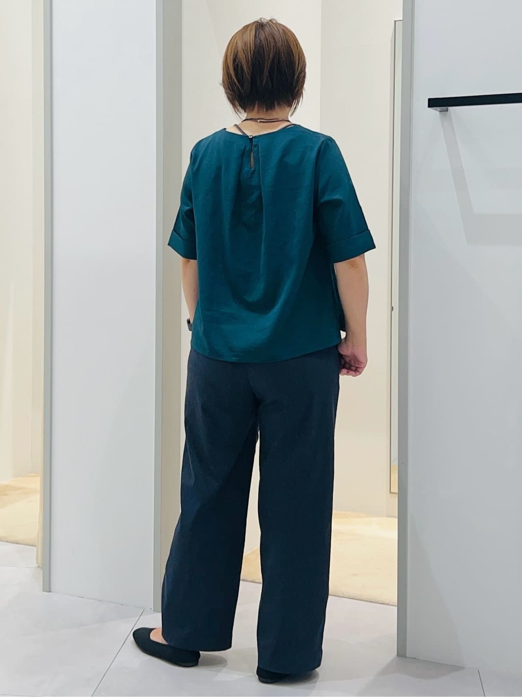 Naruさんの「THE SHOP TK｜麻調メッシュブラウス【二の腕カバー/洗える】」を使ったコーディネート