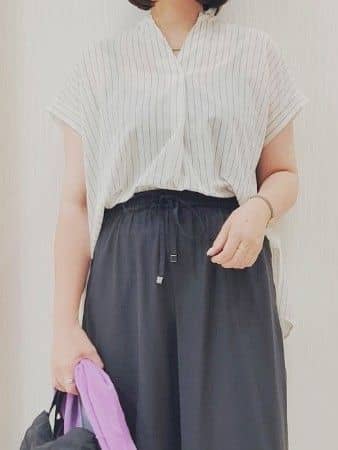 naokoさんの「UNTITLED｜【洗える/スキッパー】フレンチスリーブシアーブラウス」を使ったコーディネート