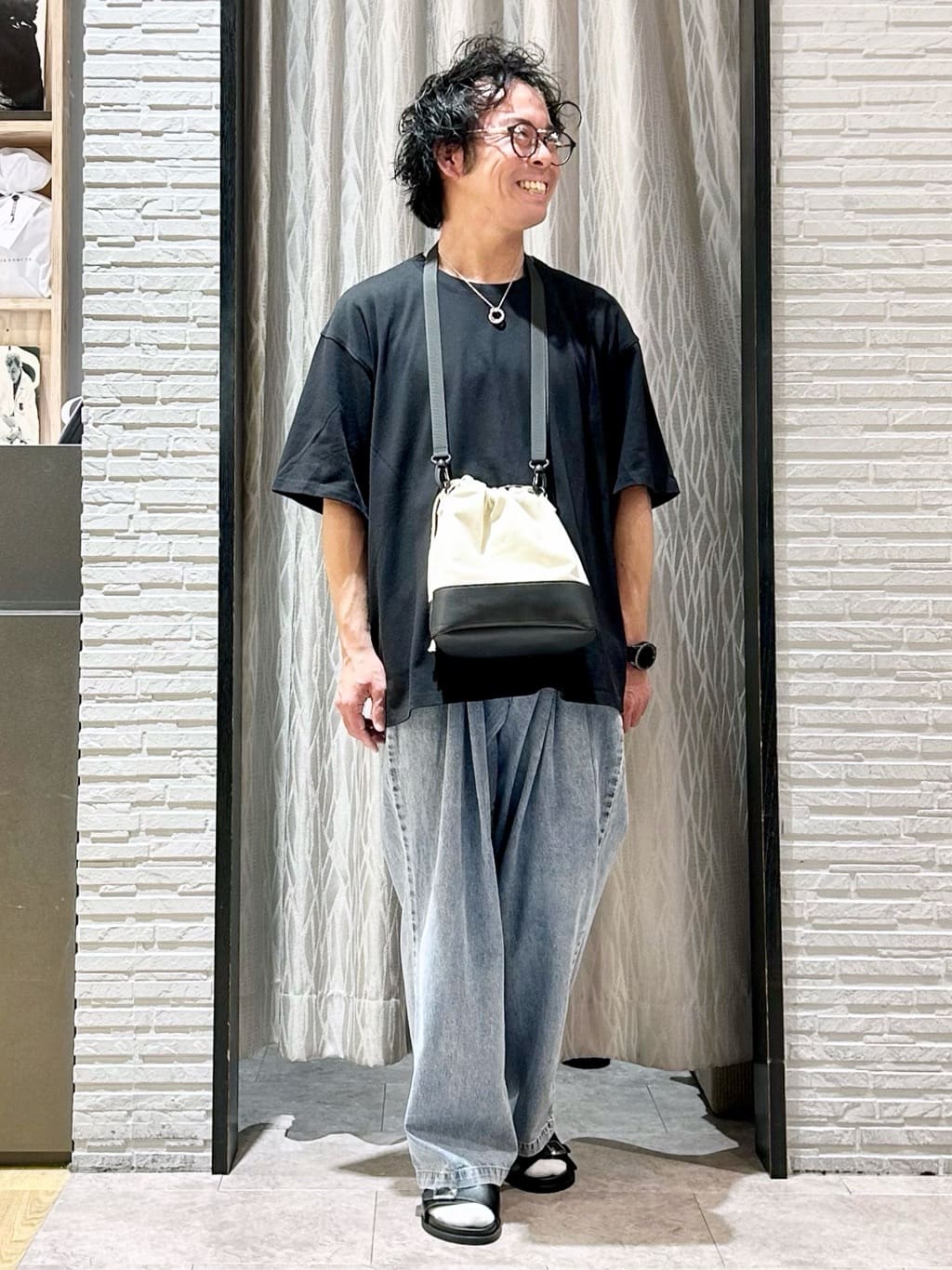 KENJI Iさんの「THE SHOP TK｜エシカルブロード切替Tシャツ 洗濯機OK」を使ったコーディネート
