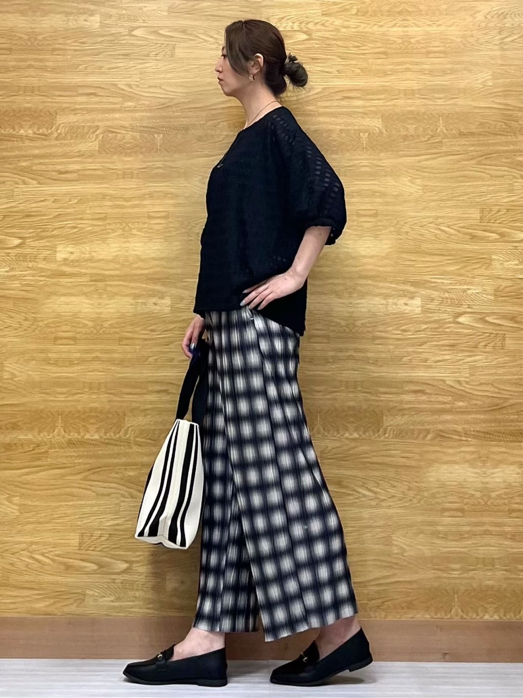 もすさんの「SHOO･LA･RUE｜【S-LL/ポケット付き】チェック柄 ウェーブプリーツパンツ」を使ったコーディネート
