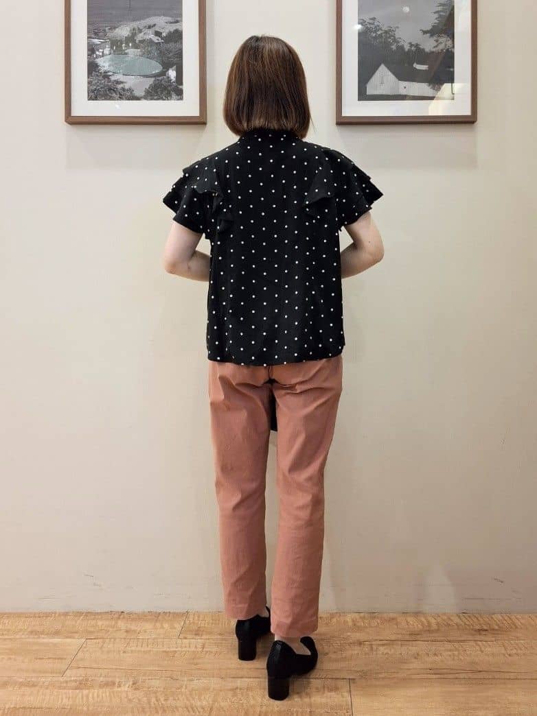 まあるさんの「SHOO･LA･RUE｜【無地/ドット柄】お袖フリルが華やぐ きれいめブラウス」を使ったコーディネート