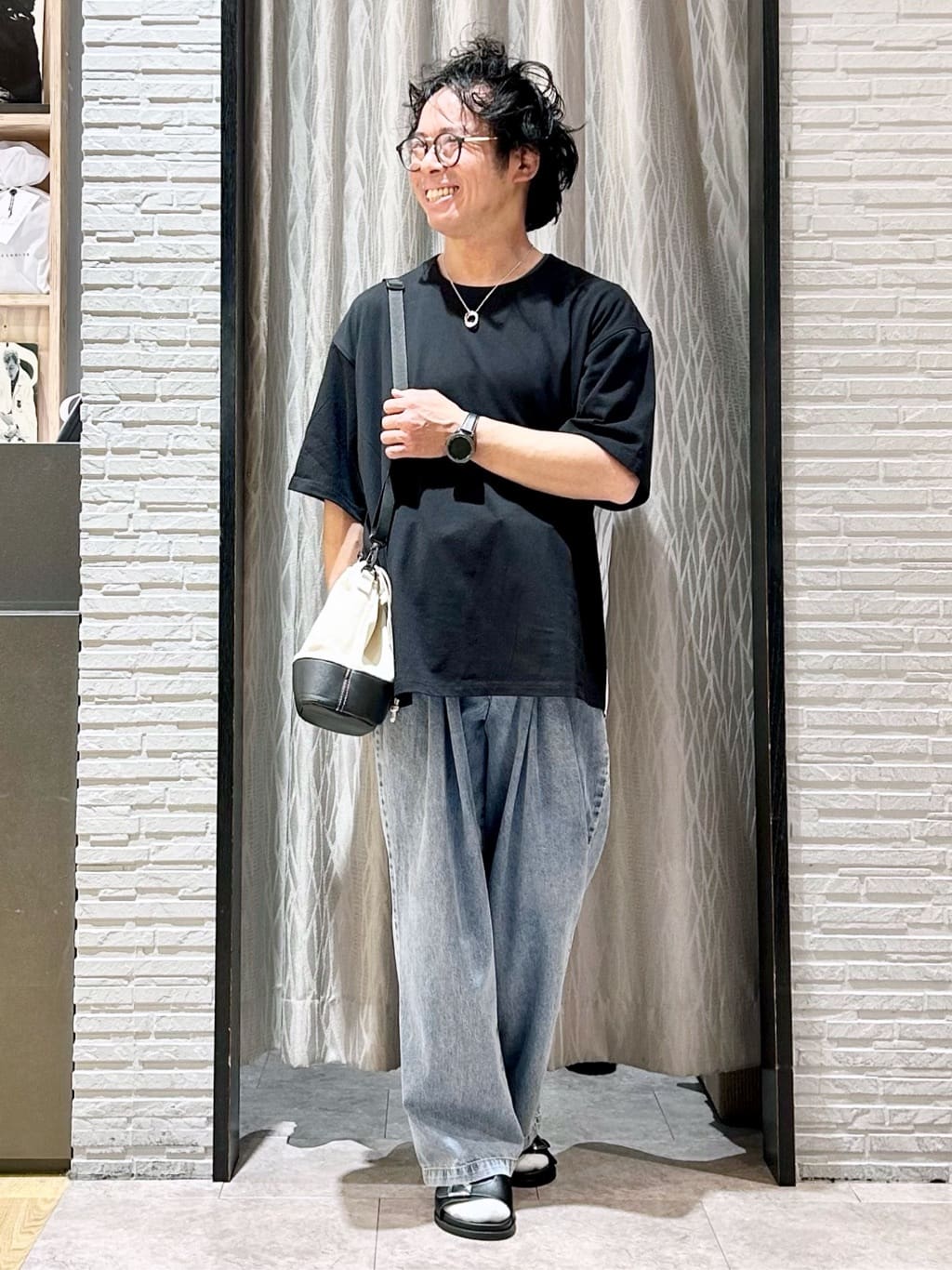 KENJI Iさんの「THE SHOP TK｜エシカルブロード切替Tシャツ 洗濯機OK」を使ったコーディネート