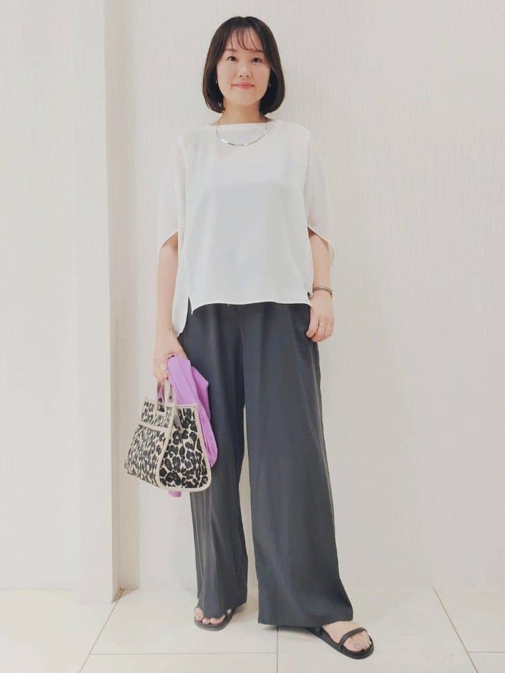 naokoさんの「UNTITLED｜【洗える/スキッパー】フレンチスリーブシアーブラウス」を使ったコーディネート