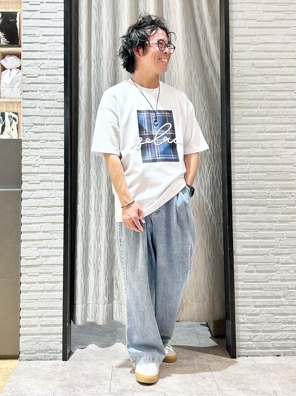 KENJI Iさんの「THE SHOP TK｜コード刺繍フォトプリント半袖Tシャツ 【洗濯機OK】」を使ったコーディネート