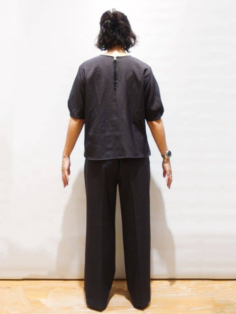 ぽんさんの「OPAQUE.CLIP｜ラメストライプタックスリーブブラウス／セットアップ可【洗濯機洗い可／防シワ／吸水速乾】」を使ったコーディネート