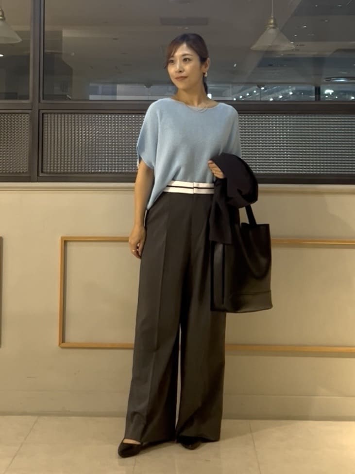 𝑹𝑶𝑴𝑰さんの「INDIVI｜【ウール調素材】ベルトデザインワイドパンツ」を使ったコーディネート