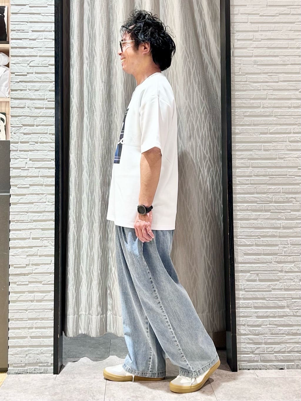 KENJI Iさんの「THE SHOP TK｜コード刺繍フォトプリント半袖Tシャツ 【洗濯機OK】」を使ったコーディネート