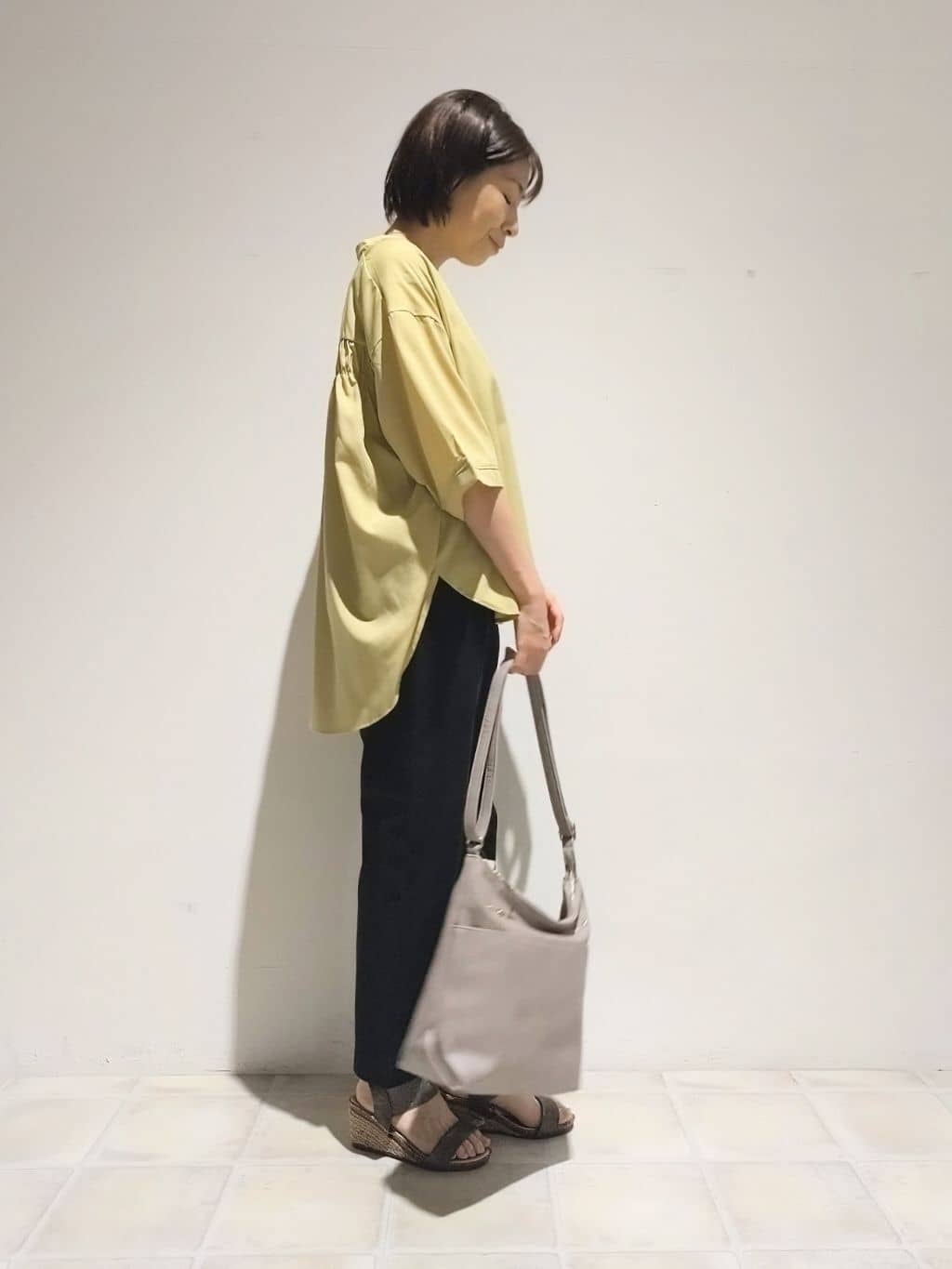miomioさんの「SHOO･LA･RUE｜【S-LL/洗濯後しわになりにくい】バックギャザーがアクセント スッキパーブラウス」を使ったコーディネート