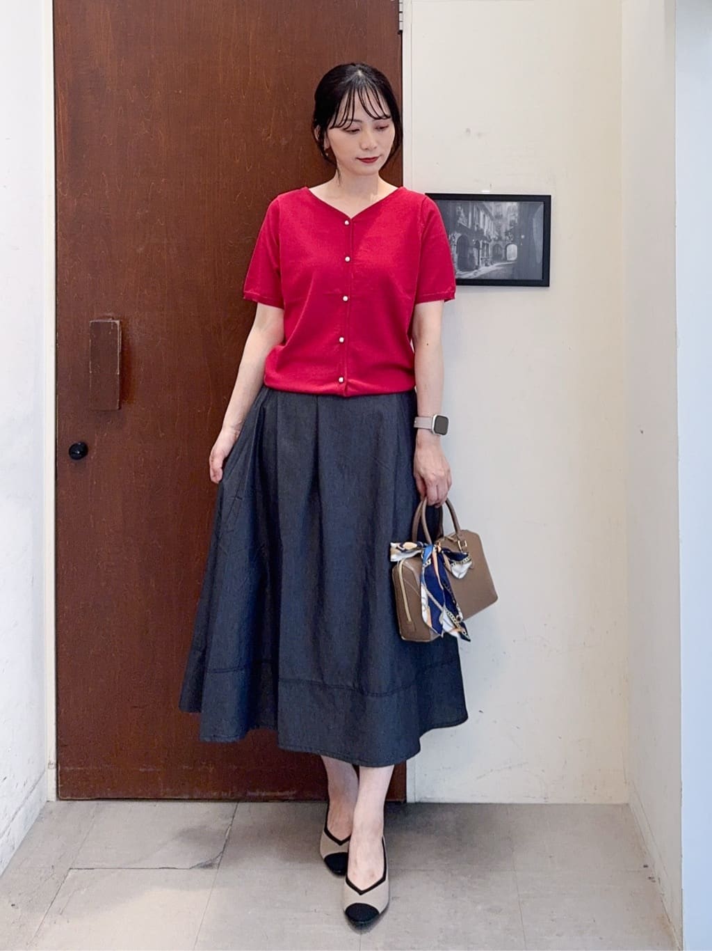 𝐇𝐢𝐫𝐨𝐦𝐢さんの「SHOO･LA･RUE｜【洗える/S-LL/前後2WAY】きれい見え 刺繍ニットカーディガン」を使ったコーディネート