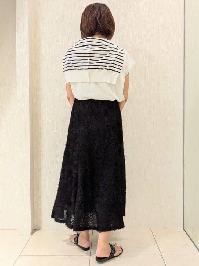 u-macoさんの「UNTITLED｜【セットアップ可/後ろウエストゴム】フェザーマーメイドスカート」を使ったコーディネート