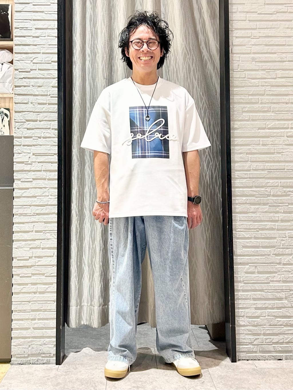 KENJI Iさんの「THE SHOP TK｜コード刺繍フォトプリント半袖Tシャツ 【洗濯機OK】」を使ったコーディネート