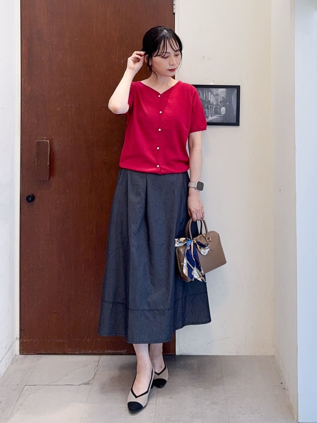𝐇𝐢𝐫𝐨𝐦𝐢さんの「SHOO･LA･RUE｜【洗える/S-LL/前後2WAY】きれい見え 刺繍ニットカーディガン」を使ったコーディネート