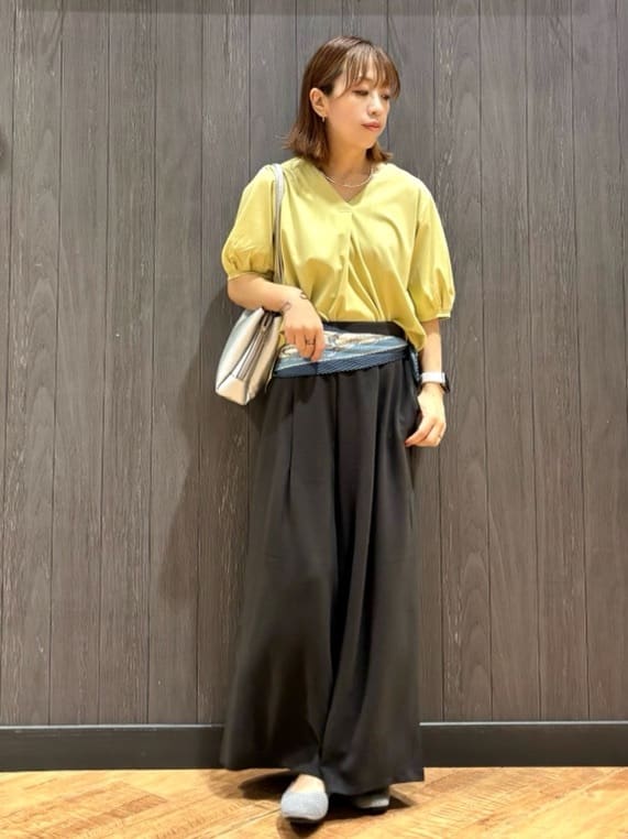 meiさんの「SHOO･LA･RUE｜【S-LL/ひんやり/UV】スキッパーネックで女性らしい きれい見えトップス」を使ったコーディネート